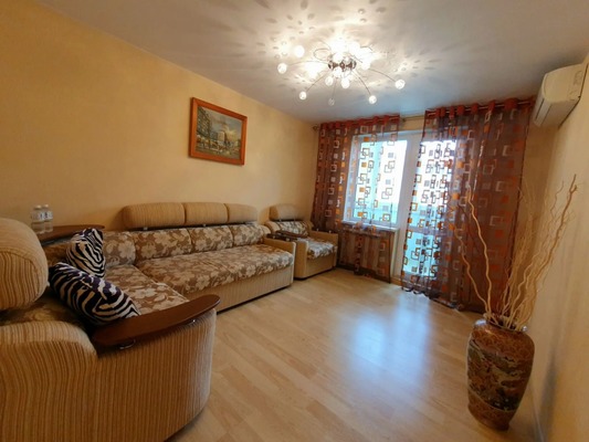 Продам трехкомнатную (3-комн.) квартиру, 1 мкр, 16, Кропоткин г