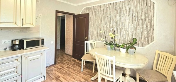 Продам двухкомнатную (2-комн.) квартиру, им. Генерала Трошева Г.Н. ул, 37, Краснодар г