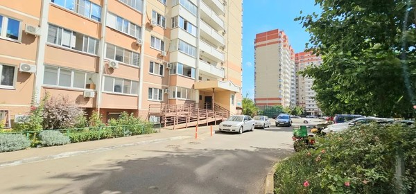 Продам двухкомнатную (2-комн.) квартиру, им. Генерала Трошева Г.Н. ул, 37, Краснодар г
