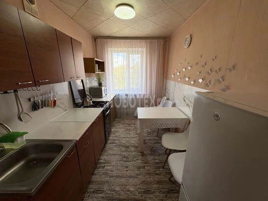 Сдам трехкомнатную (3-комн.) квартиру, Революции ул, 3, Горячий Ключ г