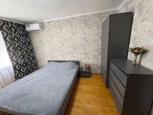 Сдам трехкомнатную (3-комн.) квартиру, Революции ул, 3, Горячий Ключ г