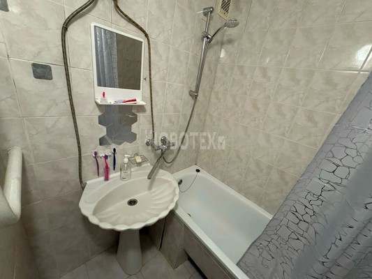 Сдам трехкомнатную (3-комн.) квартиру, Революции ул, 3, Горячий Ключ г