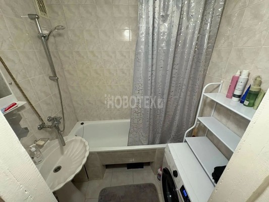 Сдам трехкомнатную (3-комн.) квартиру, Революции ул, 3, Горячий Ключ г