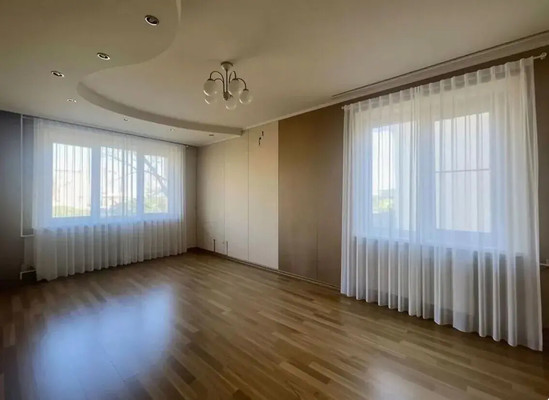 Продам трехкомнатную (3-комн.) квартиру, Виноградная ул, 152, Беранда с