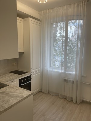 Продам трехкомнатную (3-комн.) квартиру, Чистопрудный б-р, 12к3, Москва г