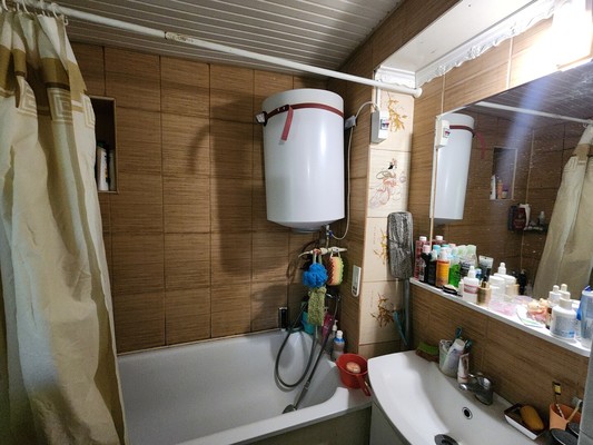 Продам двухкомнатную (2-комн.) квартиру, Партизанская ул, 24а, Симферополь г