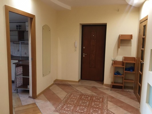 Продам трехкомнатную (3-комн.) квартиру, Первомайская ул, 96, Сыктывкар г