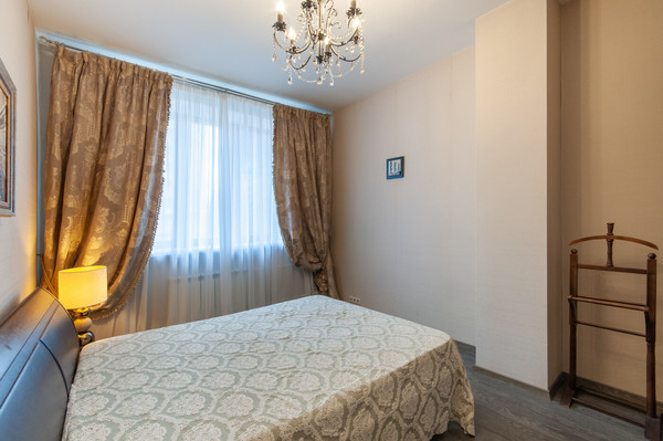 Продам трехкомнатную (3-комн.) квартиру, Кастанаевская ул, 18, Москва г
