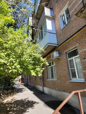 Продам двухкомнатную (2-комн.) квартиру, Лизы Чайкиной ул, 39, Таганрог г