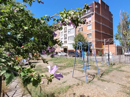 Продам двухкомнатную (2-комн.) квартиру, Лизы Чайкиной ул, 39, Таганрог г