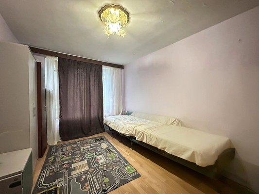 Продам трехкомнатную (3-комн.) квартиру, Генерала Антонова ул, 1, Москва г