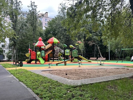 Продам трехкомнатную (3-комн.) квартиру, Генерала Антонова ул, 1, Москва г