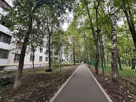 Продам трехкомнатную (3-комн.) квартиру, Генерала Антонова ул, 1, Москва г