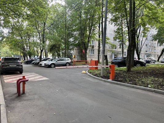 Продам трехкомнатную (3-комн.) квартиру, Генерала Антонова ул, 1, Москва г