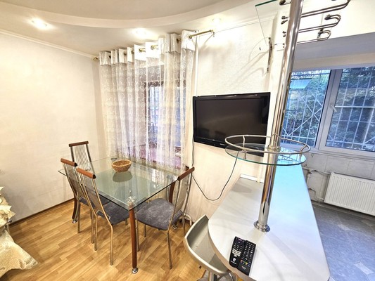 Продам двухкомнатную (2-комн.) квартиру, Красная ул, 29, Краснодар г