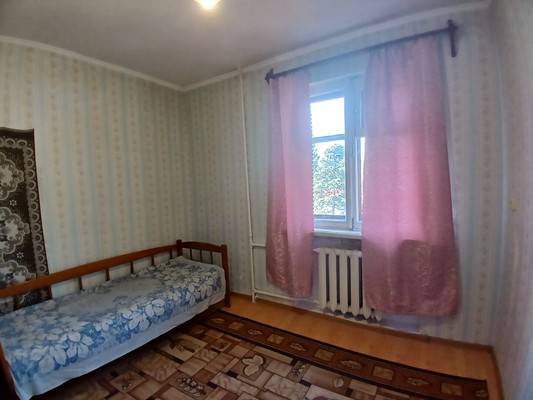 Продам трехкомнатную (3-комн.) квартиру, Г. Петровой ул, 9, Туапсе г