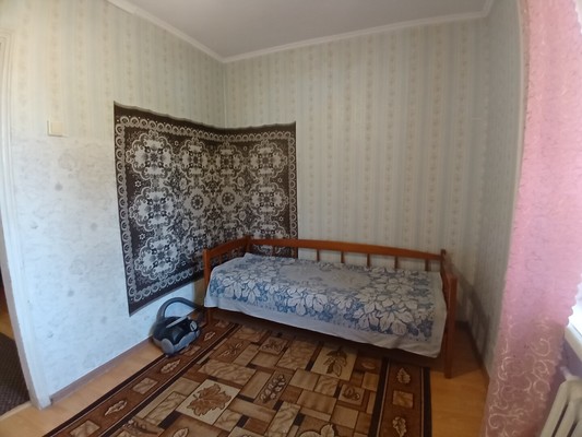 Продам трехкомнатную (3-комн.) квартиру, Г. Петровой ул, 9, Туапсе г