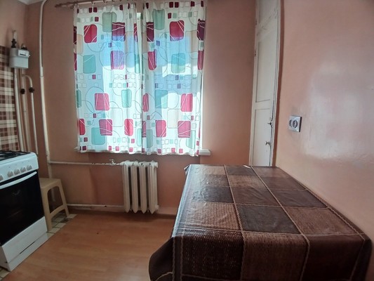 Продам трехкомнатную (3-комн.) квартиру, Г. Петровой ул, 9, Туапсе г