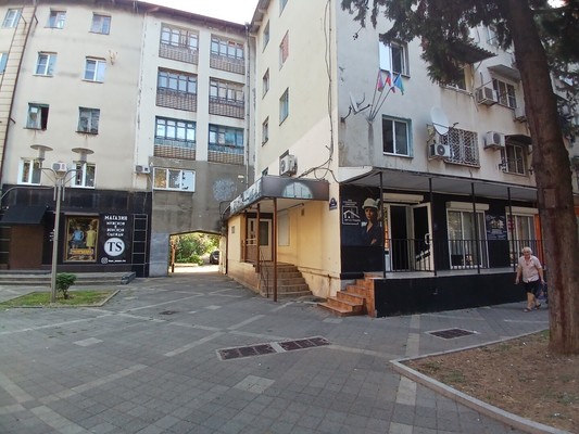 Продам трехкомнатную (3-комн.) квартиру, Г. Петровой ул, 9, Туапсе г