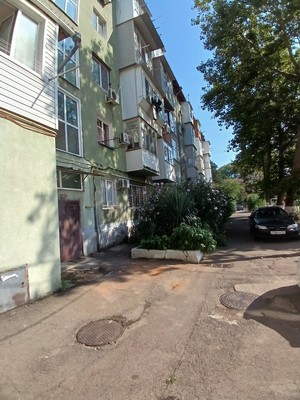 Продам трехкомнатную (3-комн.) квартиру, Г. Петровой ул, 9, Туапсе г