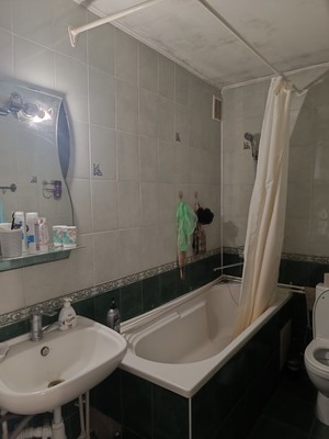 Продам двухкомнатную (2-комн.) квартиру, Лизы Чайкиной ул, 5, Симферополь г