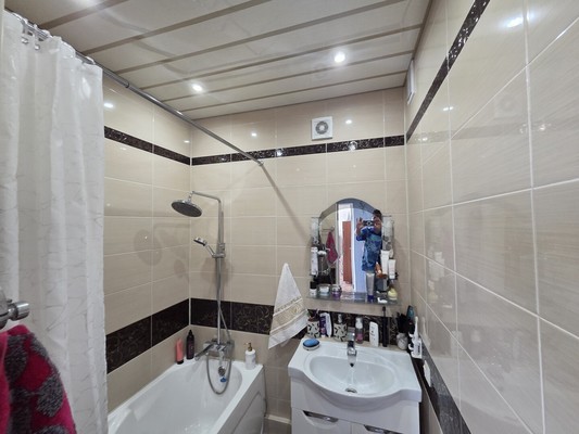 Продам трехкомнатную (3-комн.) квартиру, Королева пр-кт, 12а, Ростов-на-Дону г