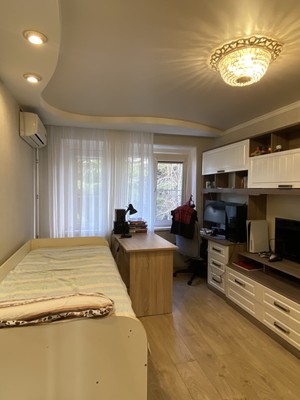 Продам трехкомнатную (3-комн.) квартиру, Чехова (Центральный р-н) ул, 5, Сочи г