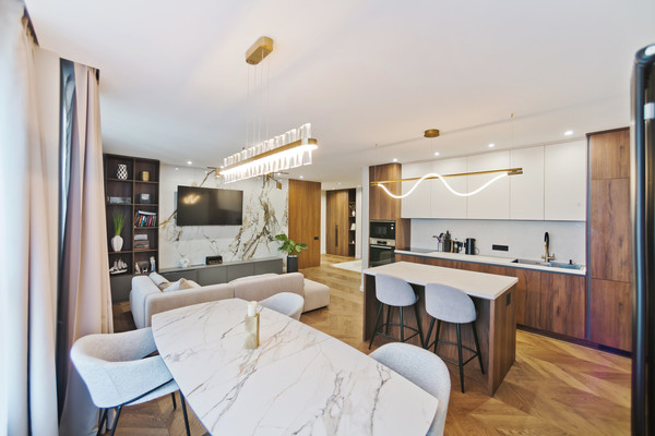 Продам трехкомнатную (3-комн.) квартиру, Мельникова ул, 3к1, Москва г