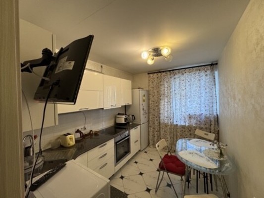 Продам двухкомнатную (2-комн.) квартиру, Волочаевская ул, 2к1, Москва г