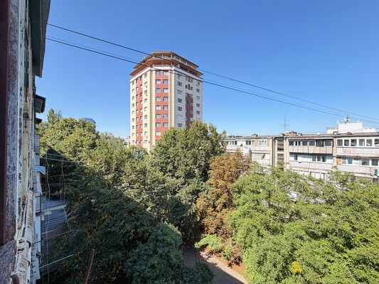 Продам трехкомнатную (3-комн.) квартиру, Кулиева пр-кт, 21, Нальчик г