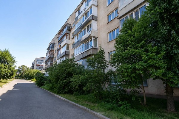 Продам трехкомнатную (3-комн.) квартиру, Зои Рухадзе ул, 25, Симферополь г