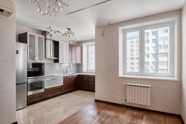 Продам трехкомнатную (3-комн.) квартиру, Адмирала Лазарева ул, 63к2, Москва г