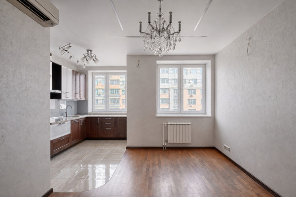 Продам трехкомнатную (3-комн.) квартиру, Адмирала Лазарева ул, 63к2, Москва г