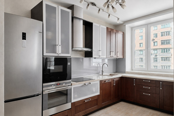 Продам трехкомнатную (3-комн.) квартиру, Адмирала Лазарева ул, 63к2, Москва г