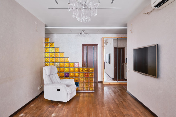 Продам трехкомнатную (3-комн.) квартиру, Адмирала Лазарева ул, 63к2, Москва г