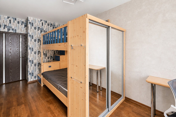 Продам трехкомнатную (3-комн.) квартиру, Адмирала Лазарева ул, 63к2, Москва г