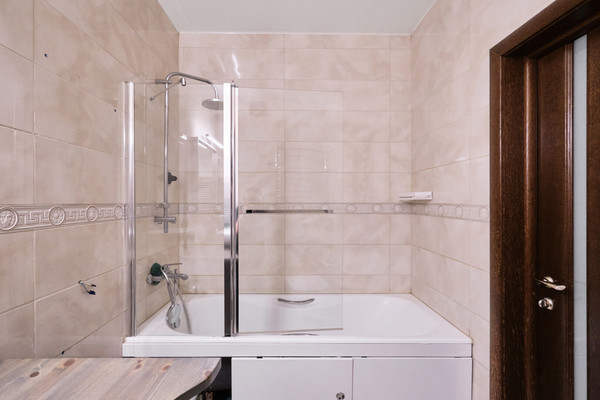 Продам трехкомнатную (3-комн.) квартиру, Адмирала Лазарева ул, 63к2, Москва г