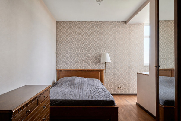 Продам трехкомнатную (3-комн.) квартиру, Адмирала Лазарева ул, 63к2, Москва г