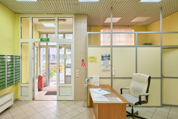 Продам трехкомнатную (3-комн.) квартиру, Адмирала Лазарева ул, 63к2, Москва г