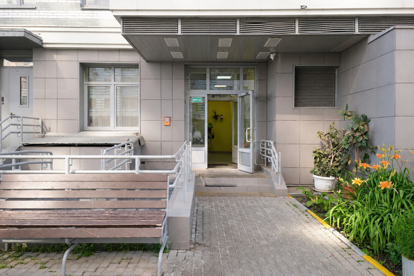 Продам трехкомнатную (3-комн.) квартиру, Адмирала Лазарева ул, 63к2, Москва г