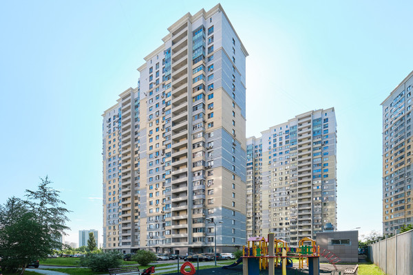 Продам трехкомнатную (3-комн.) квартиру, Адмирала Лазарева ул, 63к2, Москва г