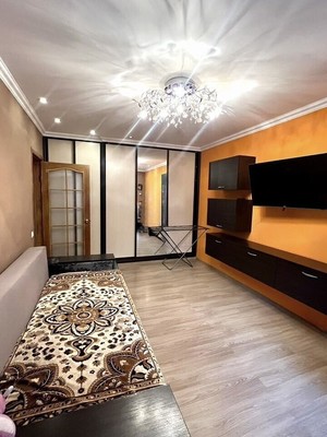 Продам двухкомнатную (2-комн.) квартиру, Лермонтова ул, 11, Симферополь г