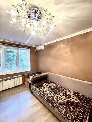 Продам двухкомнатную (2-комн.) квартиру, Лермонтова ул, 11, Симферополь г