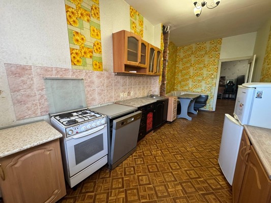 Продам двухкомнатную (2-комн.) квартиру, Победы пр-кт, 45, Комсомольск-на-Амуре г
