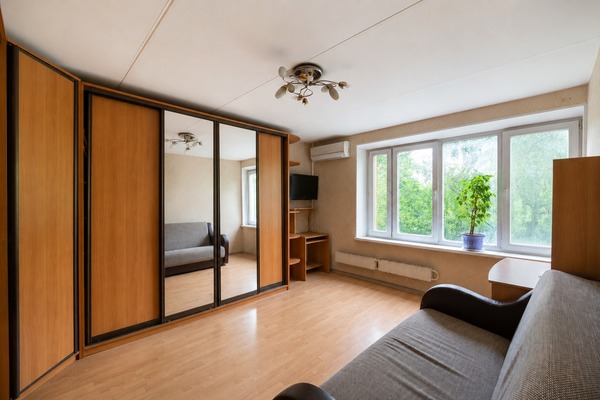 Продам трехкомнатную (3-комн.) квартиру, Рябиновая ул, 8к1, Москва г