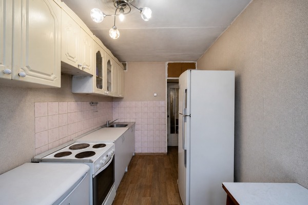 Продам трехкомнатную (3-комн.) квартиру, Рябиновая ул, 8к1, Москва г