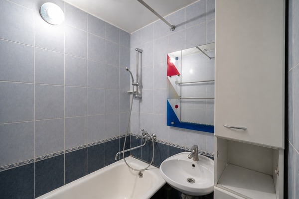 Продам трехкомнатную (3-комн.) квартиру, Рябиновая ул, 8к1, Москва г