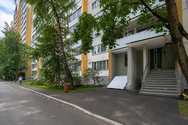Продам трехкомнатную (3-комн.) квартиру, Рябиновая ул, 8к1, Москва г