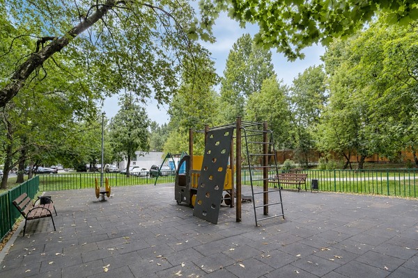 Продам трехкомнатную (3-комн.) квартиру, Рябиновая ул, 8к1, Москва г