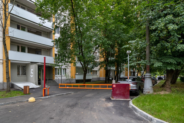 Продам трехкомнатную (3-комн.) квартиру, Рябиновая ул, 8к1, Москва г